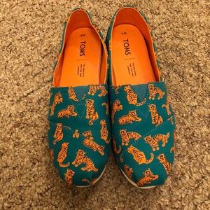 TOMS - Tiger Print Canvas Classics